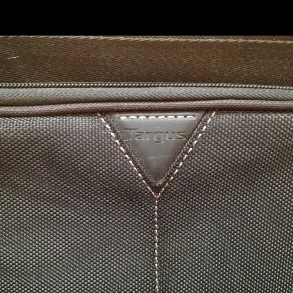 TARGUS Black Canvas Laptop Case Zippered Briefcase Messenger Bag 17 X 12